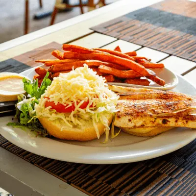 BLACKENED OR CRISPY MAHI SANDWICH