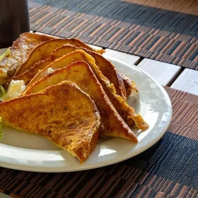 CINNAMON FRENCH TOAST