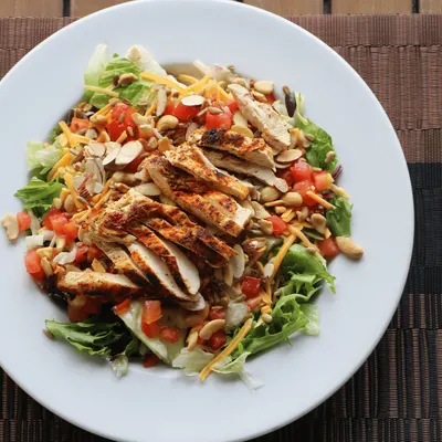 BLACKENED CHICKEN CHEESE & NUT SALAD